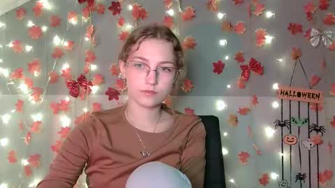 Snapshot of lily_tayberry chatting on 10-09-25, 12:03 small lily online show from 10-09-25, 12:03
