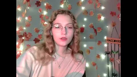 Snapshot of lily_tayberry chatting on 10-16-25, 06:25 small lily online show from 10-16-25, 06:25
