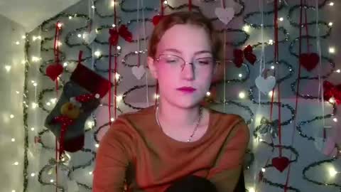 small lily online show from 11-19-25, 06:08