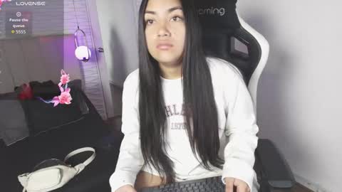 lily_waist online show from 11-08-25, 10:59