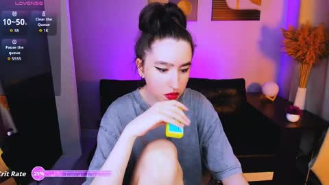 Snapshot of lily_xbaby chatting on 05-25-26, 01:50 LILY online show from 05-25-26, 01:50