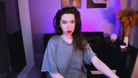 Snapshot of lily_xbaby chatting on 05-31-26, 11:06 LILY online show from 05-31-26, 11:06