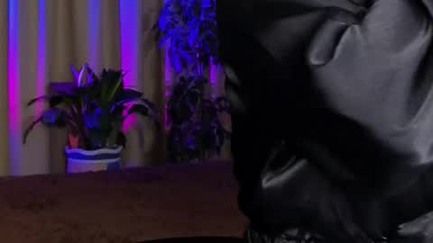 Lily online show from 10-27-25, 04:55