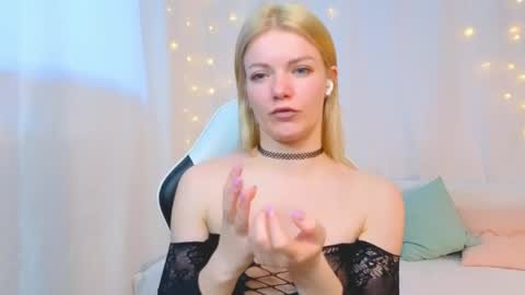 lilydavisss online show from 04-24-26, 02:47