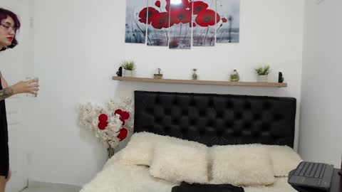 lilyfox23 online show from 01-22-25, 12:38