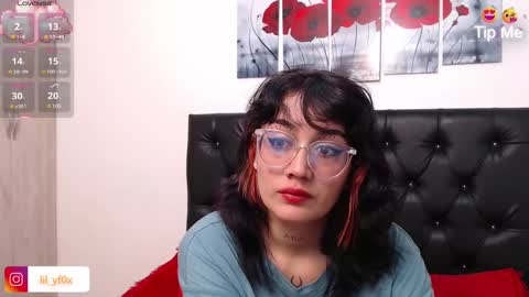 lilyfox23 online show from 10-04-25, 12:58