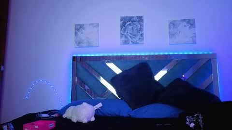 Lily online show from 10-20-25, 03:29