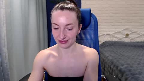Lily online show from 04-21-26, 08:20