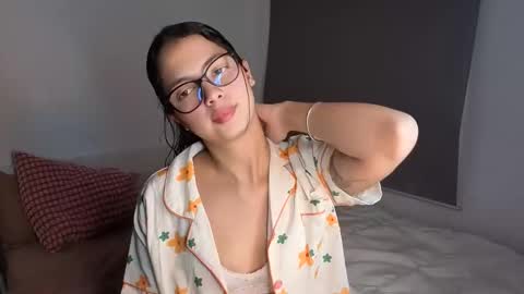 Snapshot of lilypanda chatting on 12-14-25, 08:24 LillyPanda online show from 12-14-25, 08:24