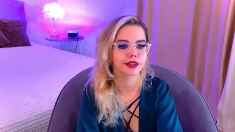 Snapshot of lilyrabbit chatting on 09-19-25, 05:31 Rose online show from 09-19-25, 05:31