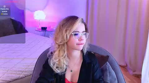 Snapshot of lilyrabbit chatting on 09-29-25, 05:34 Rose online show from 09-29-25, 05:34