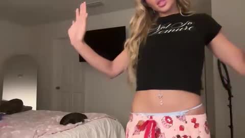 Snapshot of lilysummers21208 chatting on 01-17-26, 11:41 lilysummers21208 online show from 01-17-26, 11:41