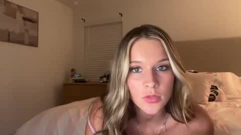Snapshot of lilysummers21208 chatting on 04-10-26, 01:33 lilysummers21208 online show from 04-10-26, 01:33