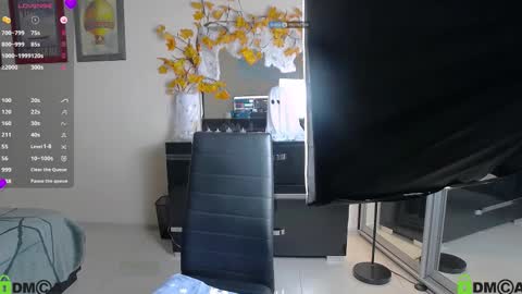 Lily online show from 10-29-25, 11:23