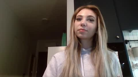 Snapshot of lilysweetgirl chatting on 12-22-25, 06:05 Lily online show from 12-22-25, 06:05