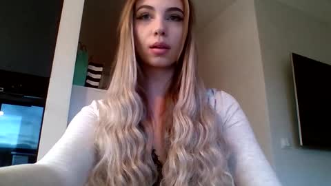 Snapshot of lilysweetgirl chatting on 01-14-26, 03:28 Lily online show from 01-14-26, 03:28