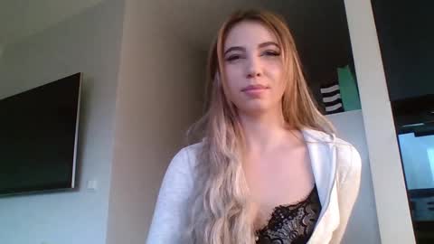 Snapshot of lilysweetgirl chatting on 01-16-26, 03:16 Lily online show from 01-16-26, 03:16