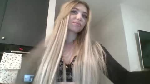 Snapshot of lilysweetgirl chatting on 03-02-26, 07:32 Lily online show from 03-02-26, 07:32