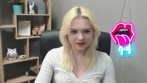 Lily online show from 02-28-26, 07:42