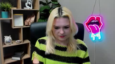 Lily online show from 03-17-26, 02:31