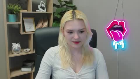 Lily online show from 04-08-26, 01:33