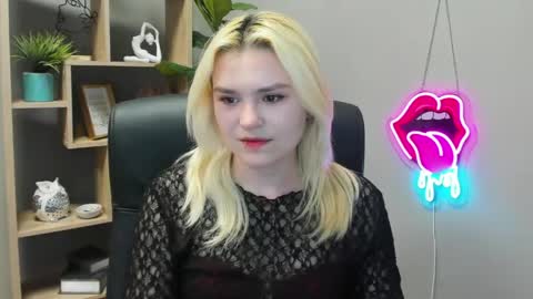 Lily online show from 04-23-26, 07:09