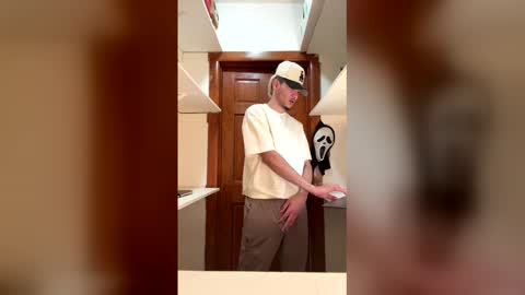 Snapshot of lima_tunes chatting on 12-16-25, 02:49 lima_tunes online show from 12-16-25, 02:49