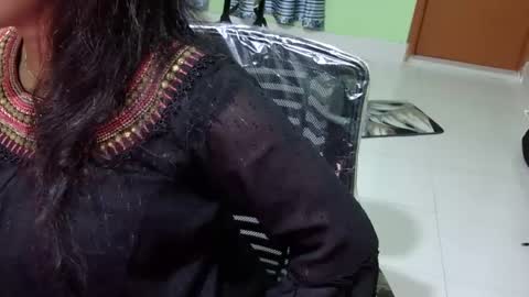 limaakter246618 online show from 01-11-25, 04:57