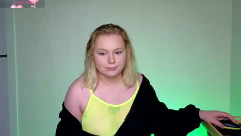 Snapshot of lime_cat chatting on 09-19-25, 01:07 lime cat online show from 09-19-25, 01:07