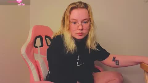 lime cat online show from 11-21-25, 02:10