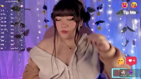 Snapshot of limoncito_blossom2 chatting on 10-10-25, 09:52 Natalia online show from 10-10-25, 09:52