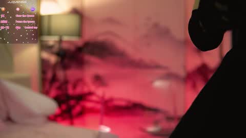 Snapshot of lin_kun chatting on 02-13-25, 06:16 Lin Use menu to play with me online show from 02-13-25, 06:16