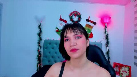  Lina Bedoya  online show from 12-21-24, 11:44