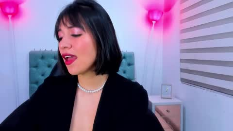  Lina Bedoya  online show from 01-18-25, 11:43