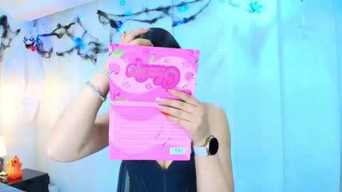  Lina Bedoya  online show from 10-25-25, 11:40