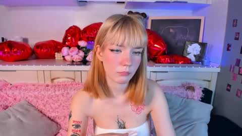 Snapshot of lina_blueeyed chatting on 02-10-25, 11:15 Lina blueeyed    GMT3 1100-1700 Mon Wed Thu Sat Sun online show from 02-10-25, 11:15