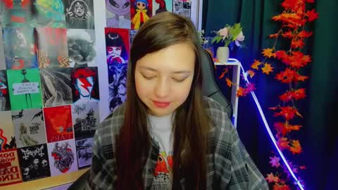 Snapshot of lina_brownie chatting on 12-23-24, 02:13 Lina online show from 12-23-24, 02:13