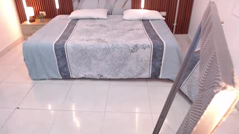 Lina online show from 09-17-25, 12:07