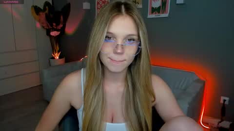 Lina online show from 11-16-25, 01:17