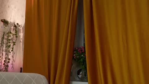 Snapshot of lina_n_kitty chatting on 02-10-25, 05:09 Lina - online show from 02-10-25, 05:09