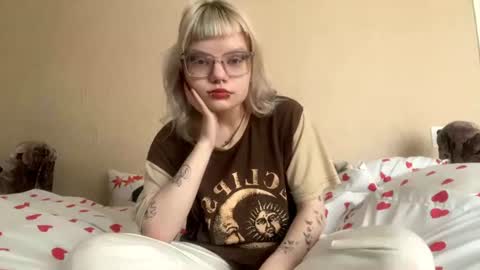 Snapshot of lina_sun1 chatting on 06-11-26, 01:53 lina_sun1 online show from 06-11-26, 01:53