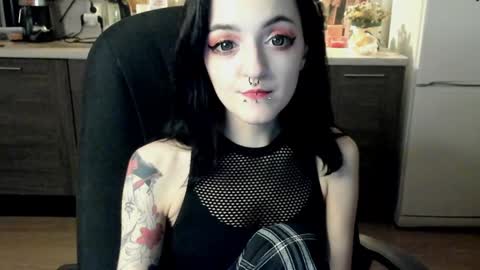Snapshot of lina_tyaan chatting on 12-31-24, 01:04 Lina 3  1715622743 online show from 12-31-24, 01:04