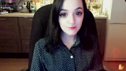 Snapshot of lina_tyaan chatting on 12-31-24, 06:57 Lina 3  1715622743 online show from 12-31-24, 06:57