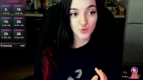 Snapshot of lina_tyaan chatting on 01-29-25, 10:48 Lina 3  1715622743 online show from 01-29-25, 10:48
