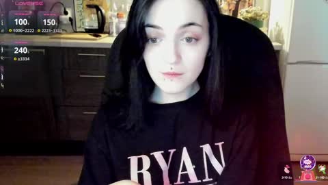 Snapshot of lina_tyaan chatting on 02-10-25, 08:20 Lina 3  1715622743 online show from 02-10-25, 08:20