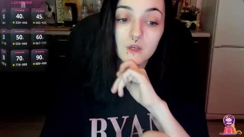 Snapshot of lina_tyaan chatting on 02-11-25, 08:37 Lina 3  1715622743 online show from 02-11-25, 08:37