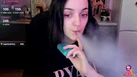 Snapshot of lina_tyaan chatting on 02-11-25, 11:43 Lina 3  1715622743 online show from 02-11-25, 11:43