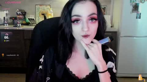 Snapshot of lina_tyaan chatting on 09-18-25, 07:21 Lina 3  1715622743 online show from 09-18-25, 07:21