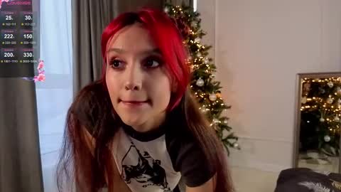 Lina online show from 12-19-25, 04:52