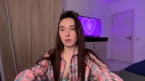 Lina online show from 10-28-25, 05:04